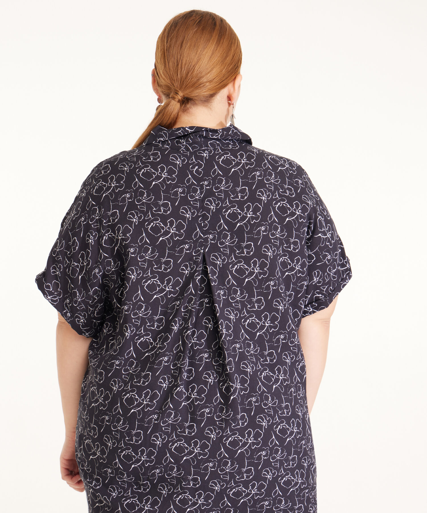 Blusa Estampada Manga Corta,  Cuello Camisero Con Pechera Y Bolsillo Cuadrado De Parche