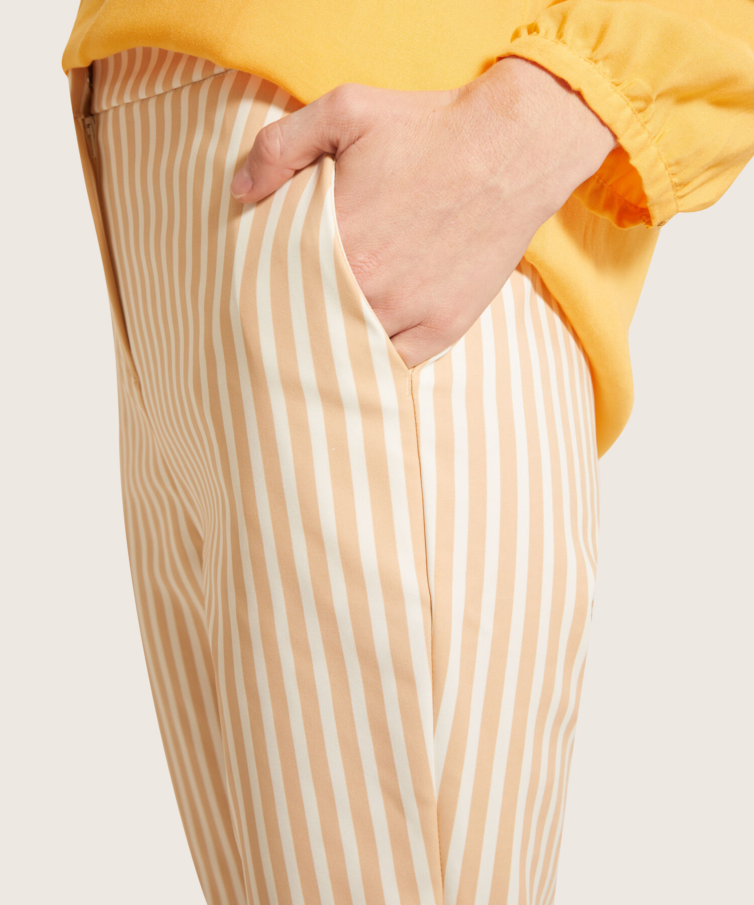 Pantalón Clásico Estampado Con Elástico En Posterior