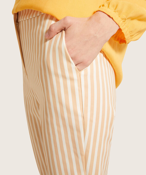Pantalón Clásico Estampado Con Elástico En Posterior