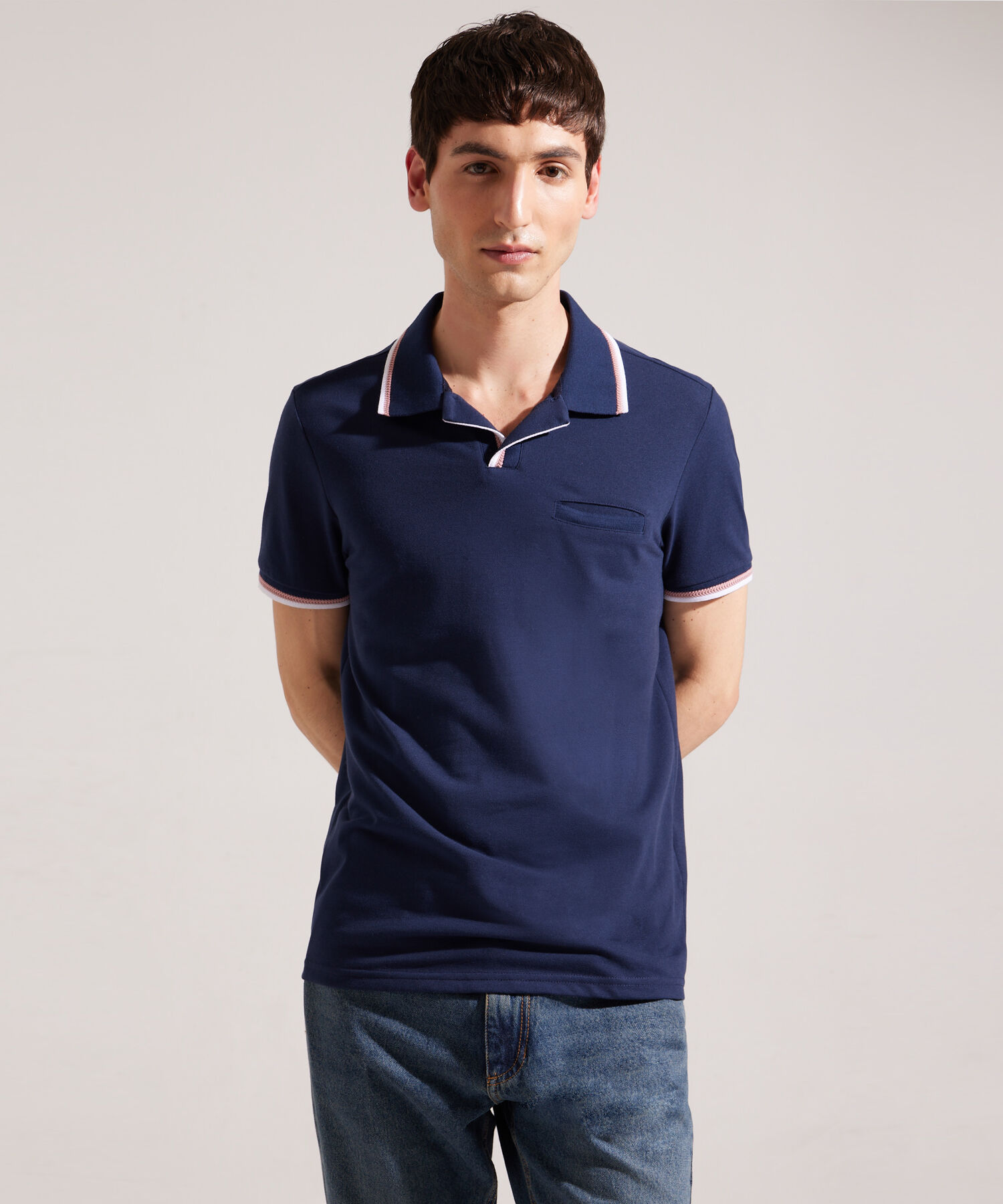 Polo Unicolor Con Pechera Abierta, Cuello, Ribete Y Puños Tejidos. Silueta Slim Fit. Campiello Linea Moda