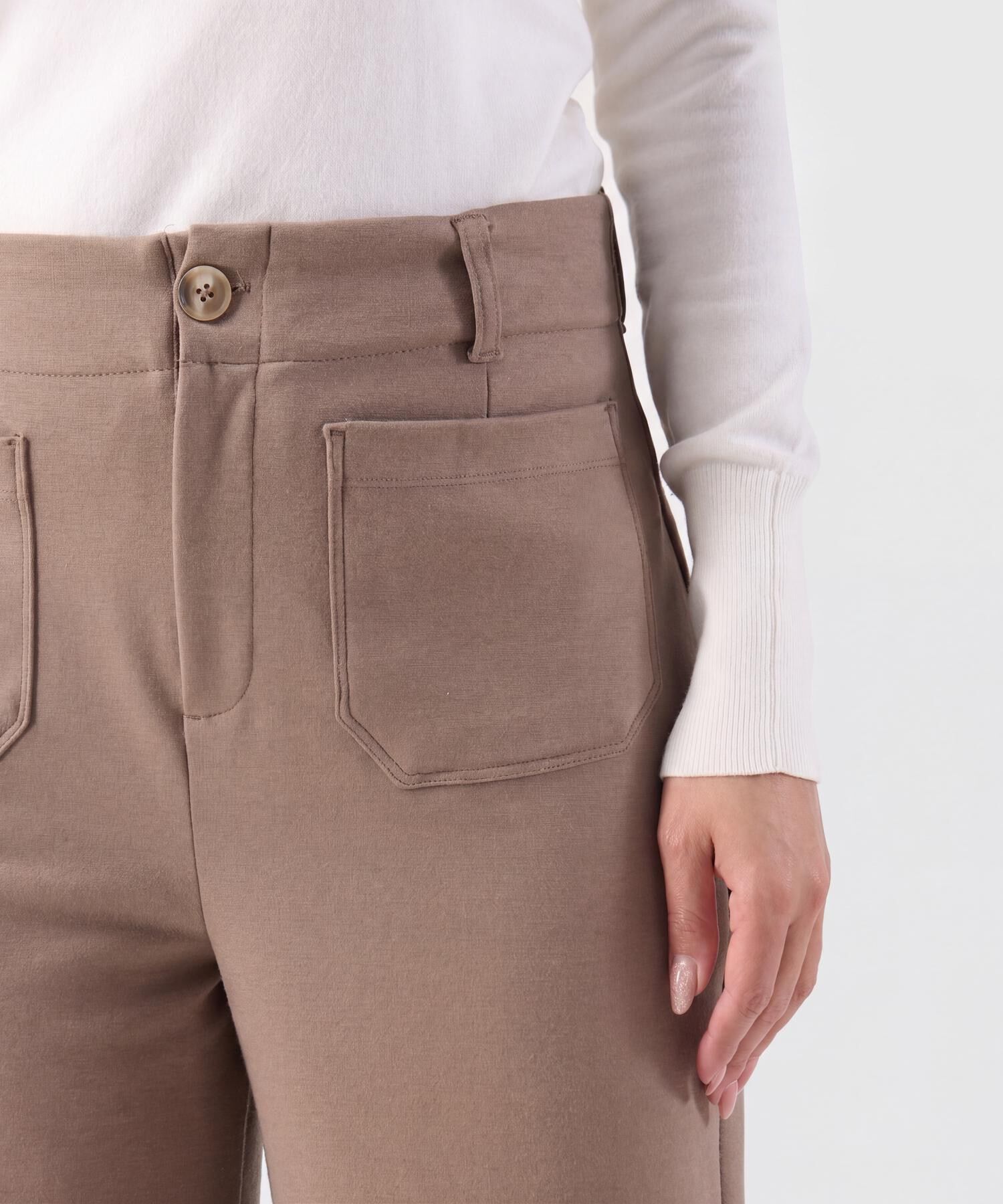 Pantal&oacute;n Recto Con Bolsillos Parche Mujer