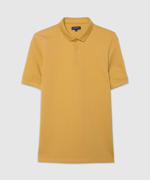 Polo Unicolor Textura Cuello Y Puños Tejidos, Pechera Con Abotonadura Interna Y Silueta Regular Fit, Safari Soft