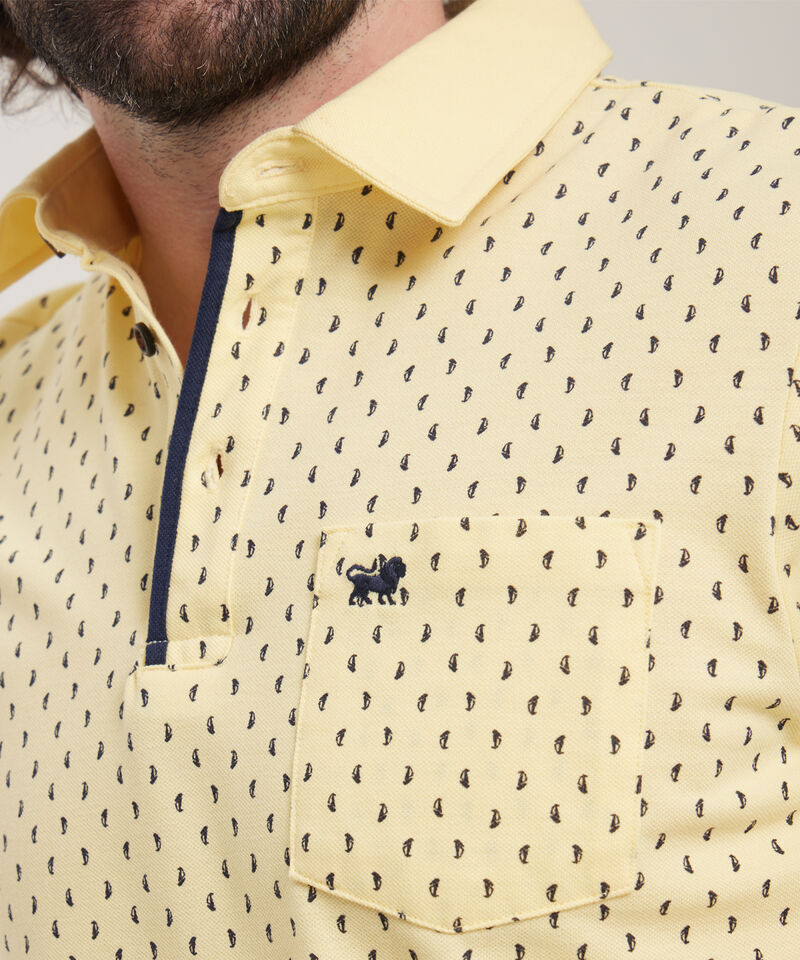 Polo Estampada Cuello Duro Con Bolsillo Y Vena Contraste En Pechera, Silueta Regular Fit, Cítrico Marinero