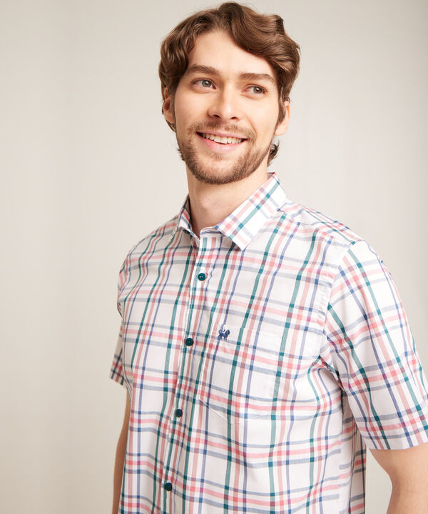 Camisa Preteñida Manga Corta Con Bolsillo Y Silueta Regular Fit, Traveling Wave Línea Moda