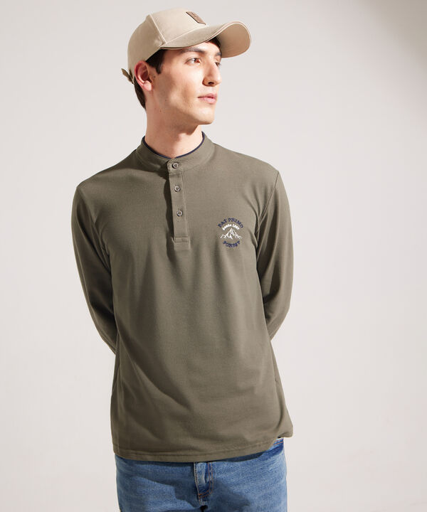 Camiseta Manga Langa Unicolor Con Bordado, Cuello Henley
