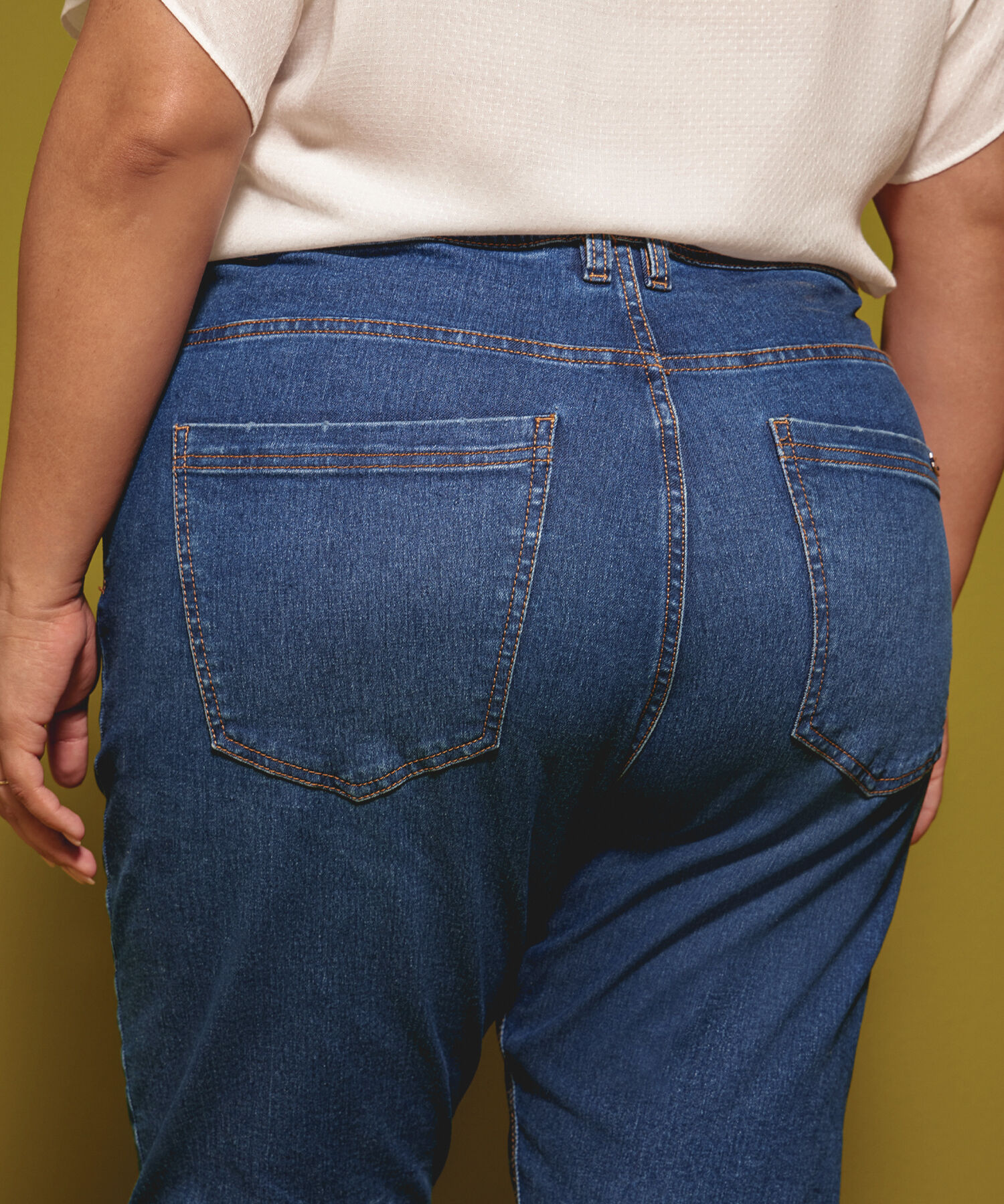 Jeans Mom con Desgastes