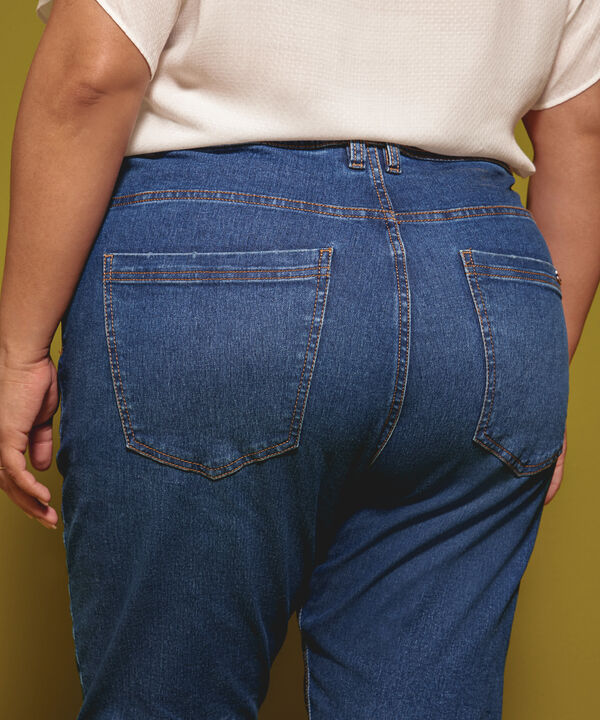 Jeans Mom con Desgastes