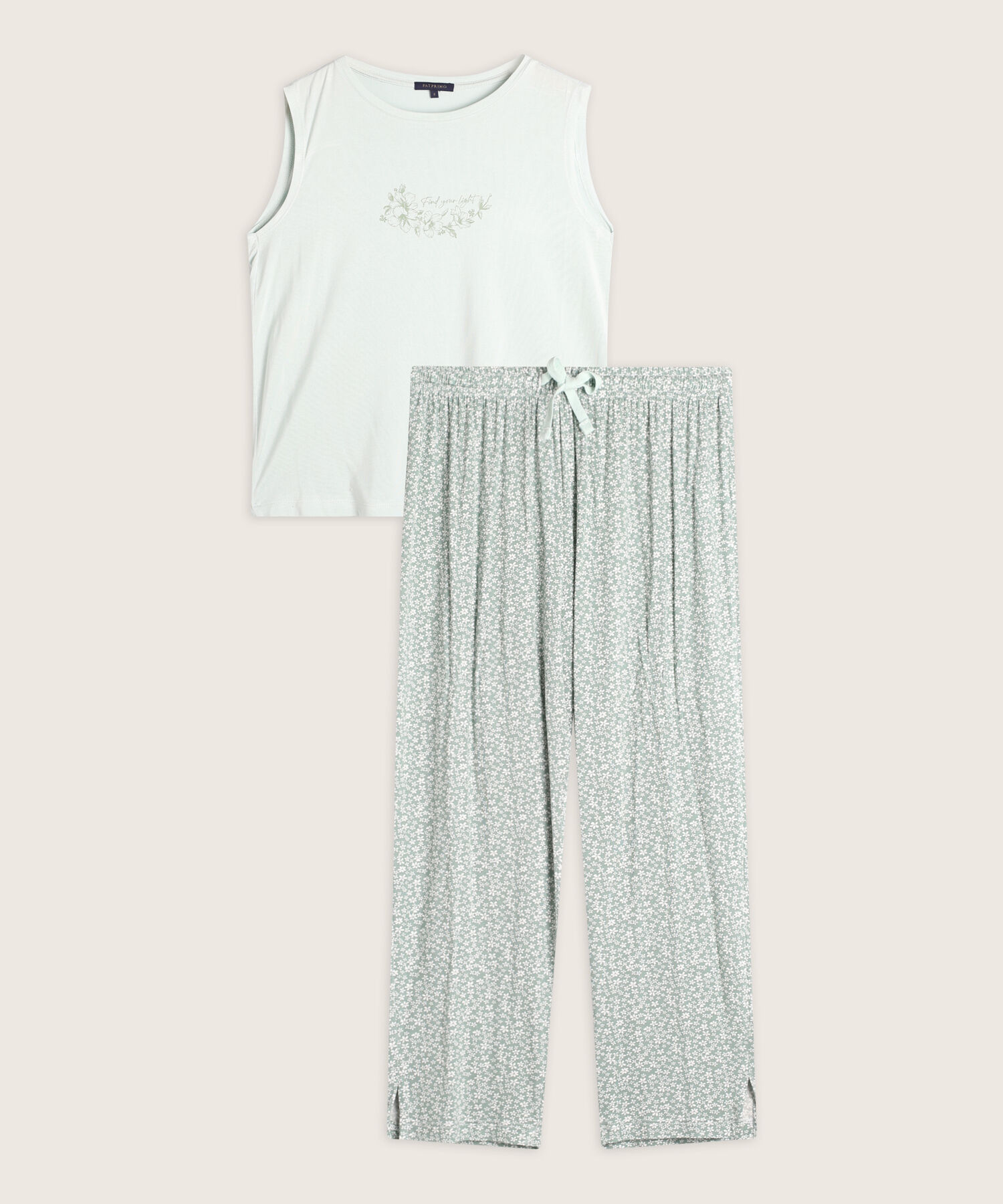 Pijama CortoCapri. Camiseta Manga Sisa Ancha. Pantalón Capri Estampado En Tejido De Punto.