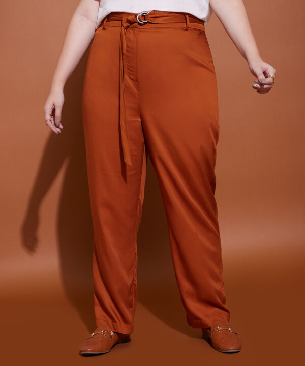 Pantalón Tipo Jogger Con Cinturón En La Misma Tela image number null