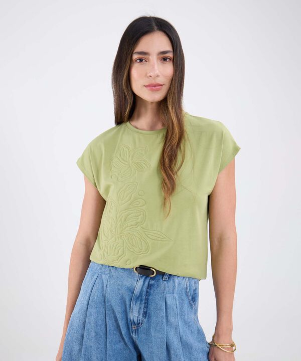 Camiseta Unicolor Con Bordado En Frente image number null