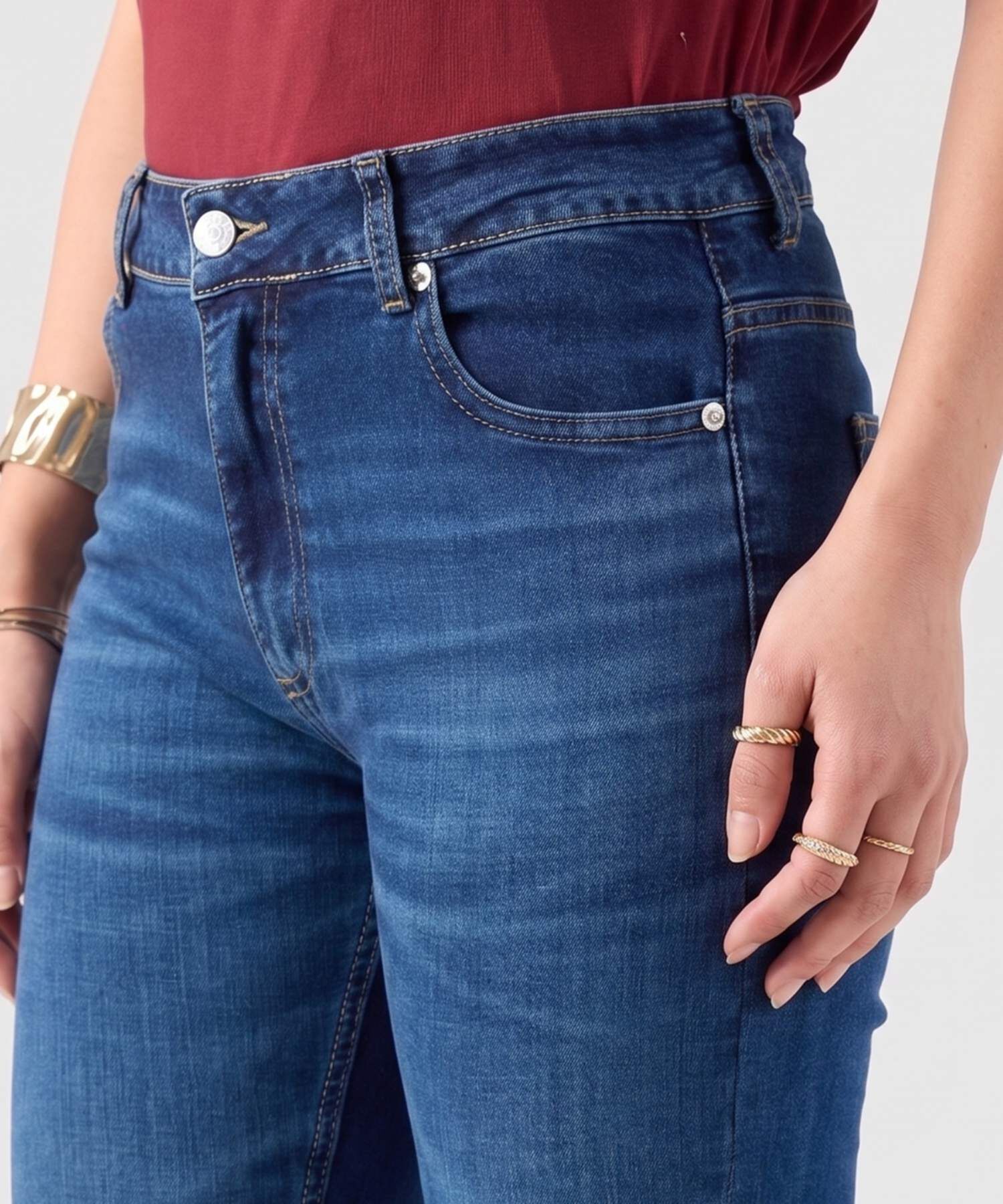 Jeans Bota Flare Silueta Ajustada Mujer
