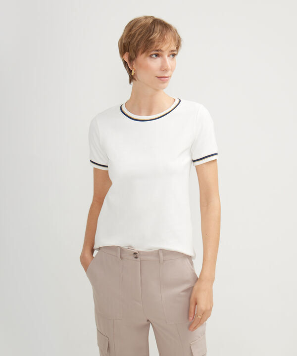 Camiseta Unicolor Con Tira Tejida Bicolor