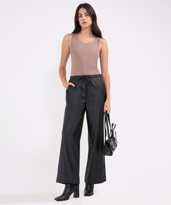 Pantalon Jogger Cuerina image number null