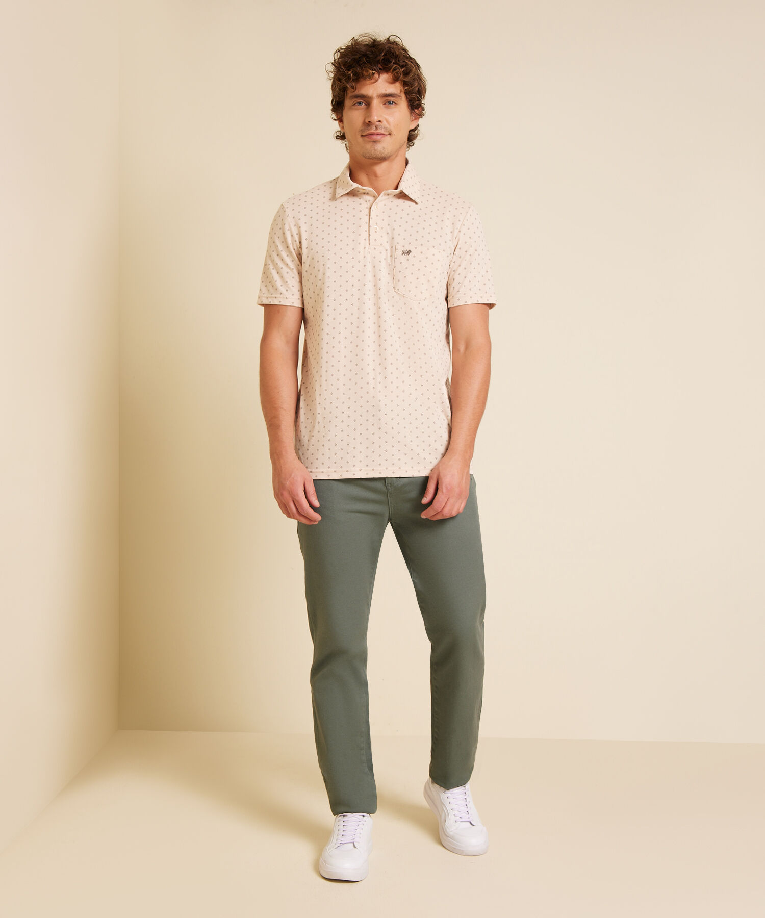 Polo Estampada, Cuello Duro Con Bolsillo Y Silueta Regular Fit