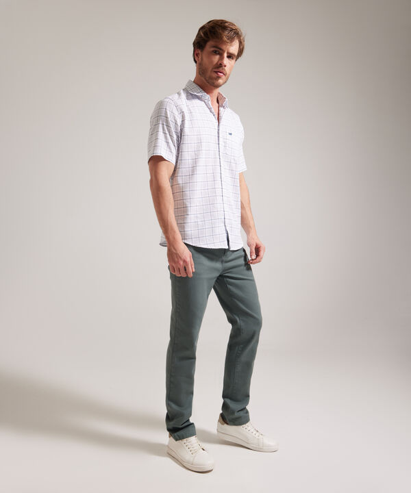 Camisa Preteñida Manga Corta Con Bolsillo Y Silueta Regular Fit