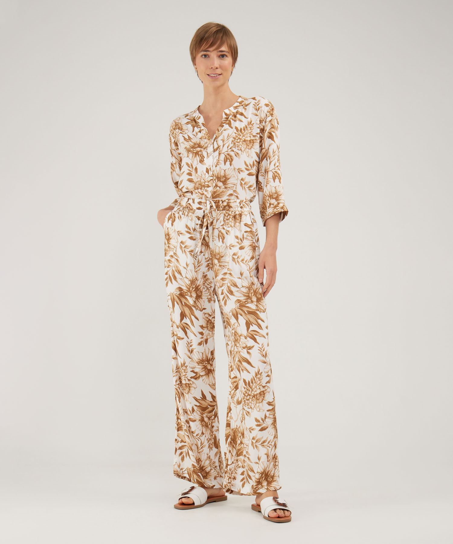 Blusa Manga 3/4 Estampada, Escote V