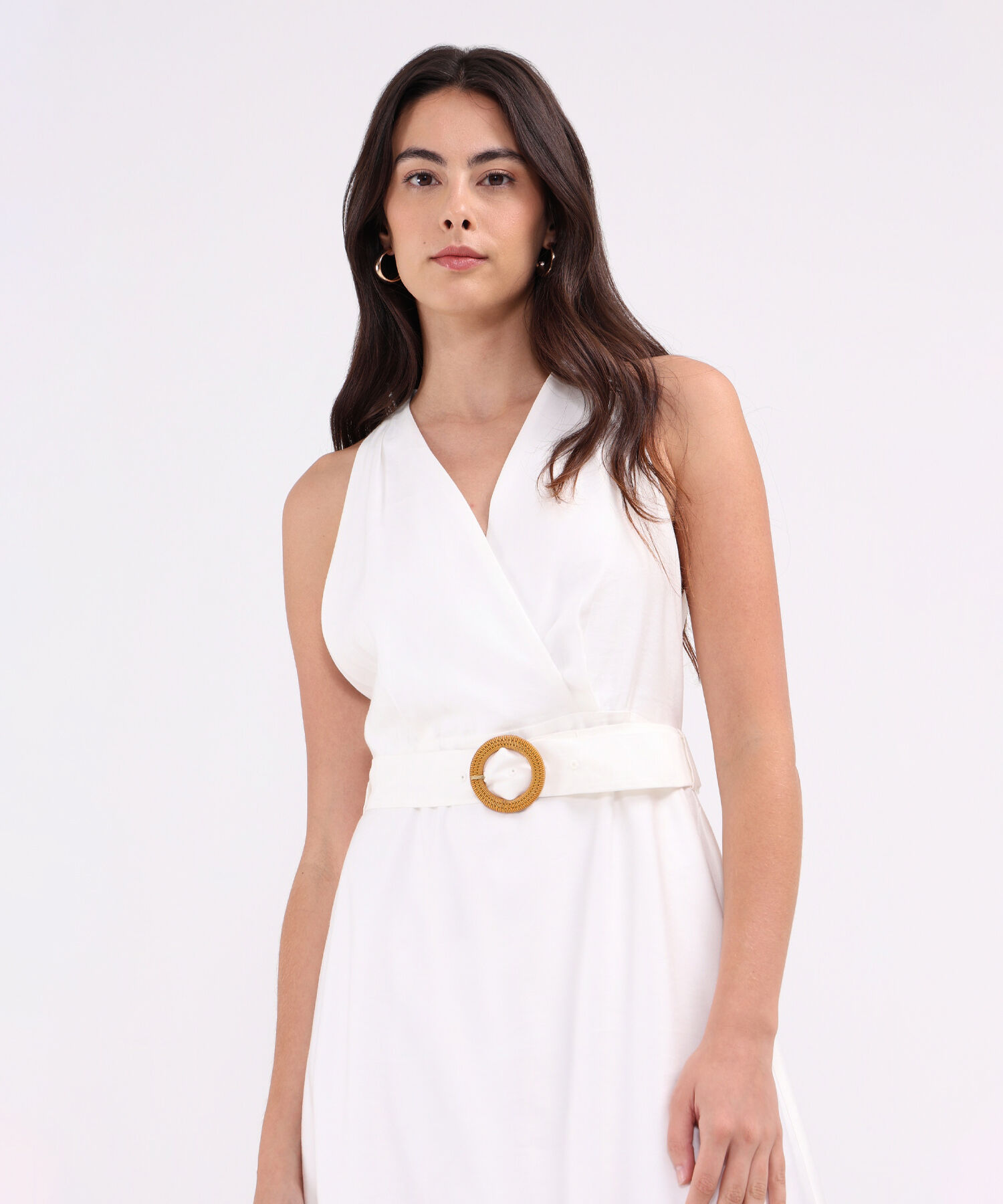 Vestido Unicolor A La Rodilla Con Cinturón