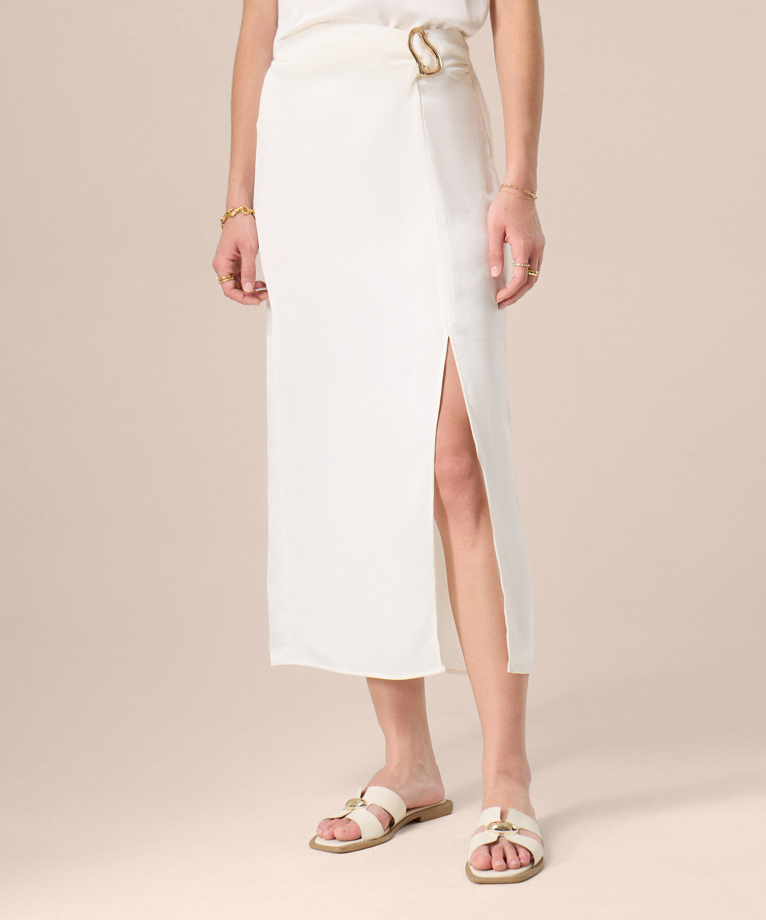 Falda Midi Unicolor Con Sesgo