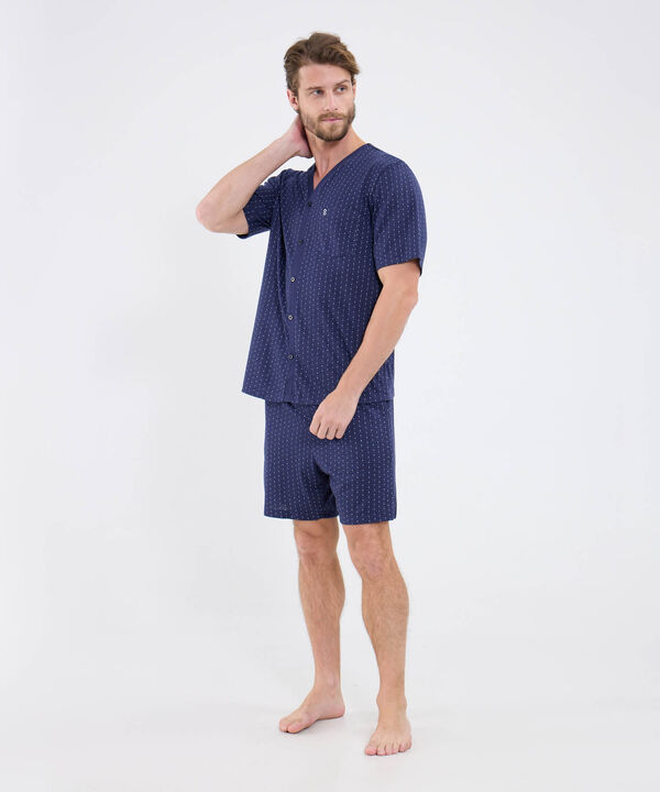 Conjunto Pijama Camisa Cuello V Y Pantaloneta Estampada Para Hombre image number null