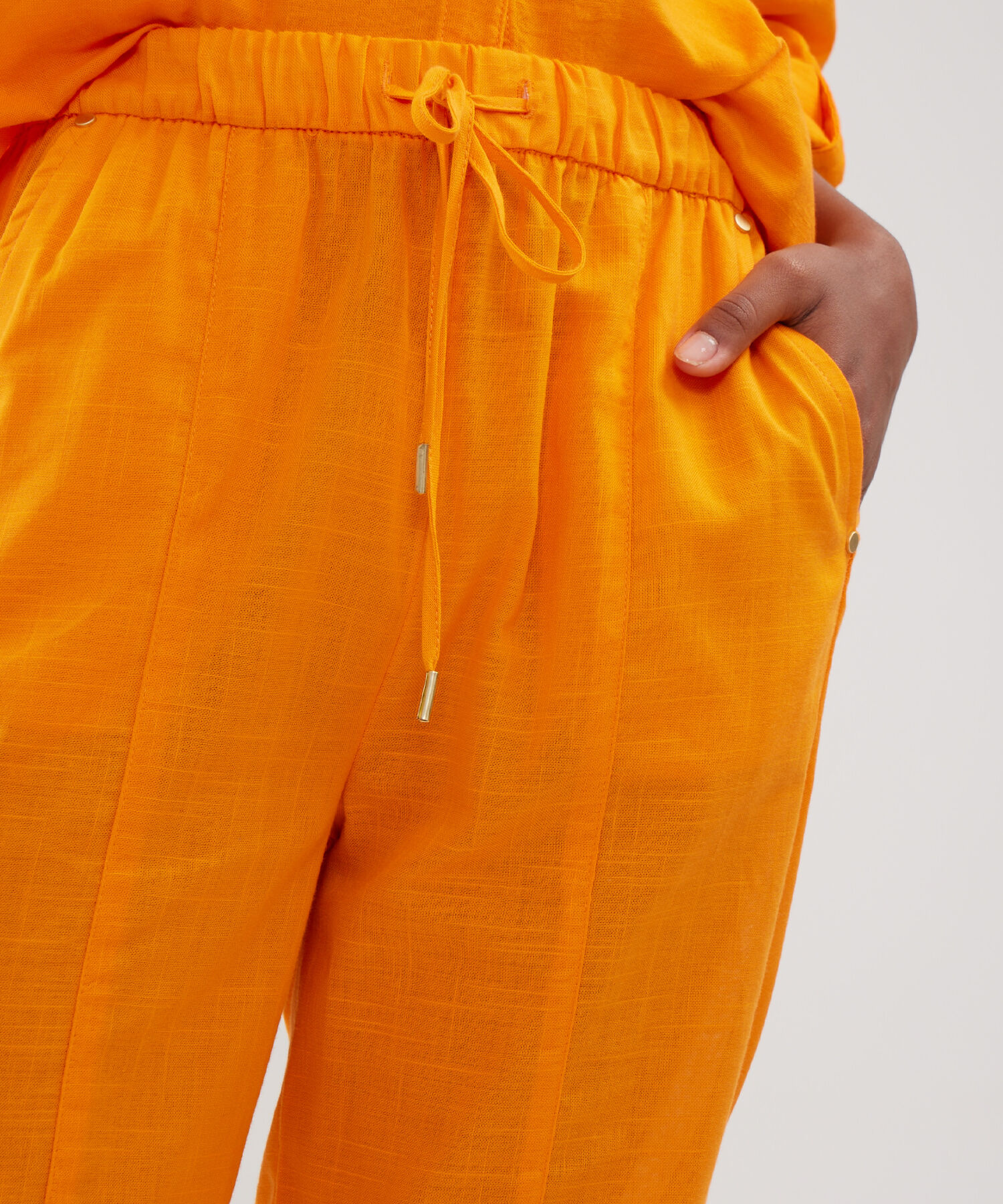 Pantalon Unicolor Bota Recta En Lino