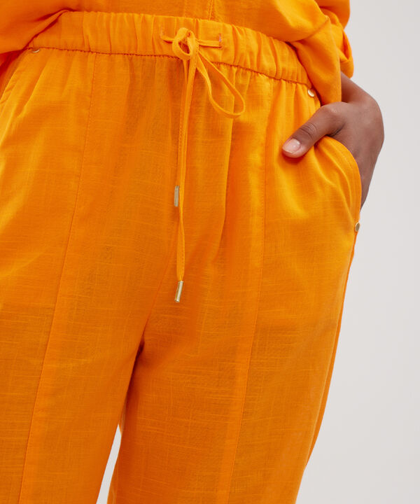 Pantalon Unicolor Bota Recta En Lino image number null