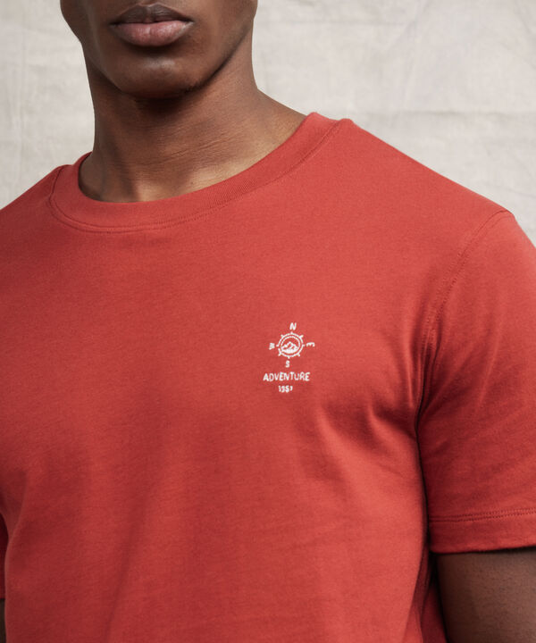Camiseta Con Bordado Manga Corta