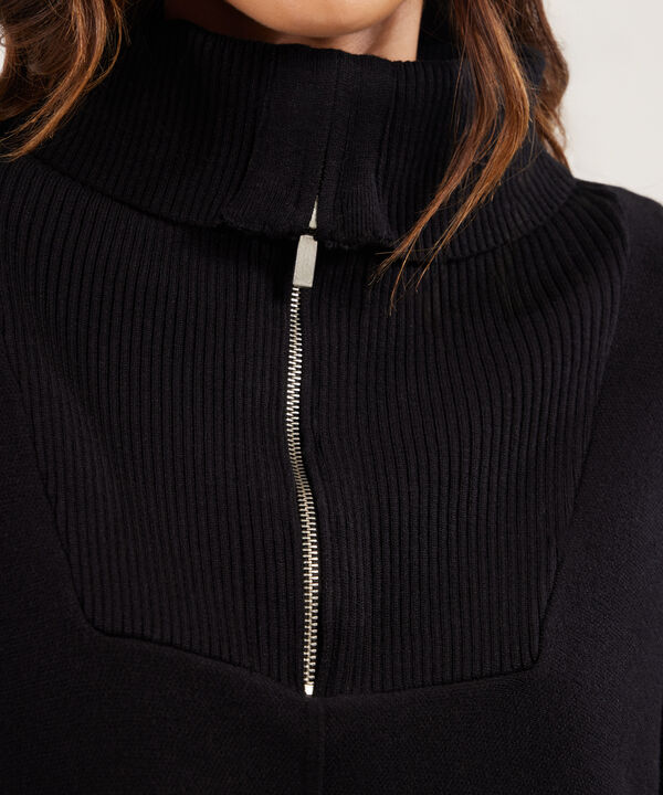 Saco Tipo Capa Con Cremallera Y Cuello Alto