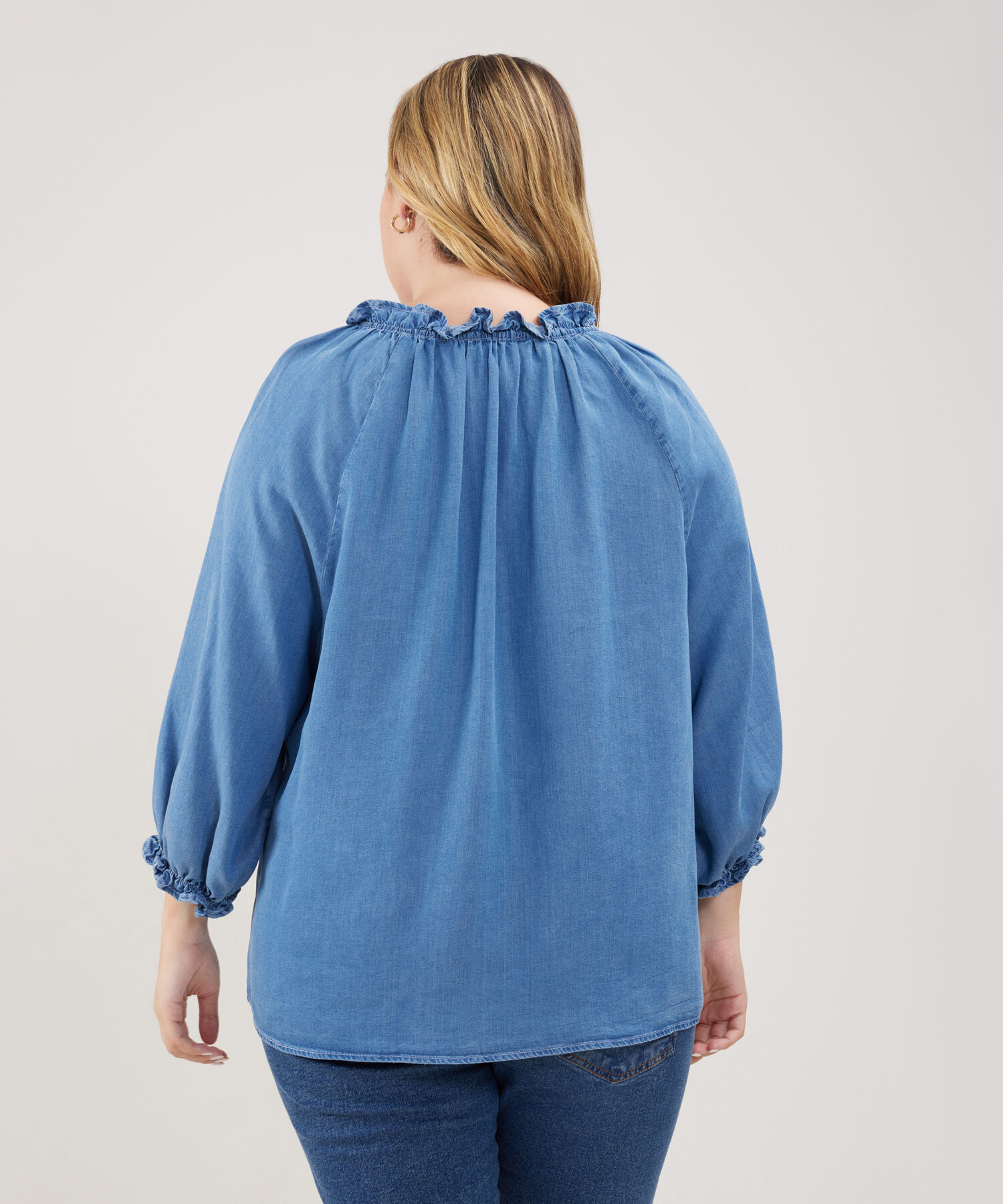 Blusa Tono Azul Medio Claro Con Elastico En Puños Y Cordón En Tela Cuerpo