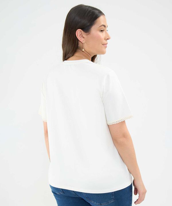 Camiseta con Bordado
