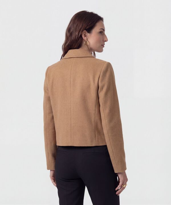 Chaqueta Corta Con Botones Dorados Para Mujer