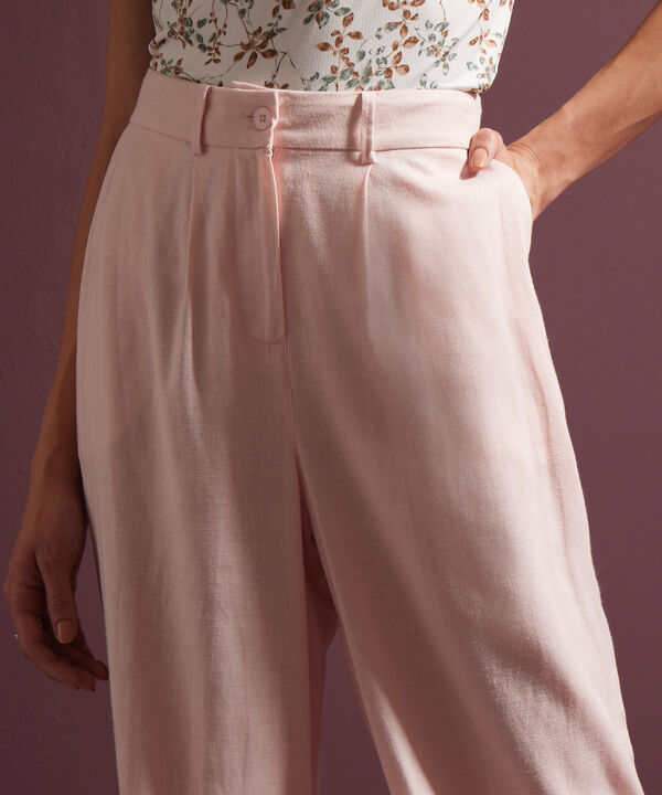 Pantalón Unicolor Tiro Alto Con Prenses, Bota Recta, Bolsillos Laterales Y Ribetes Traseros image number null