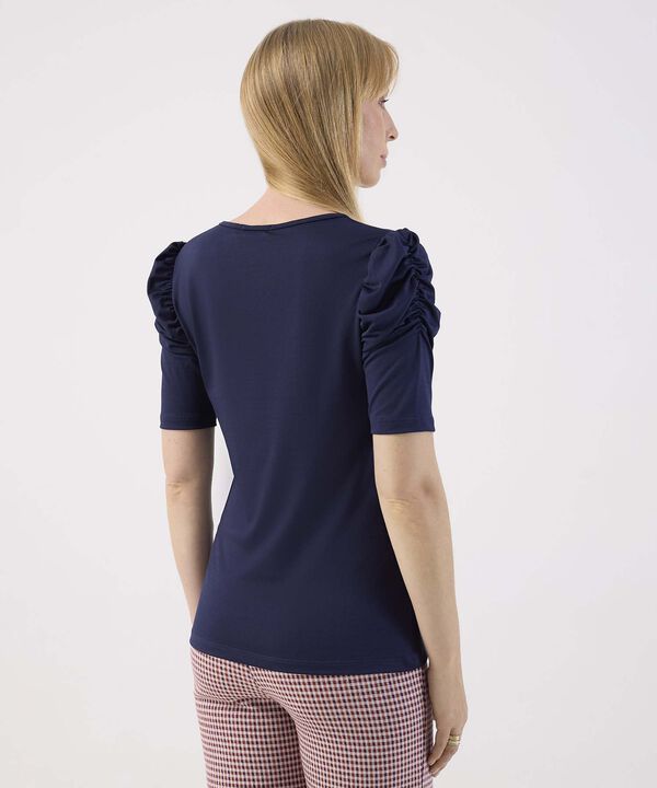 Blusa con Detalle en Mangas