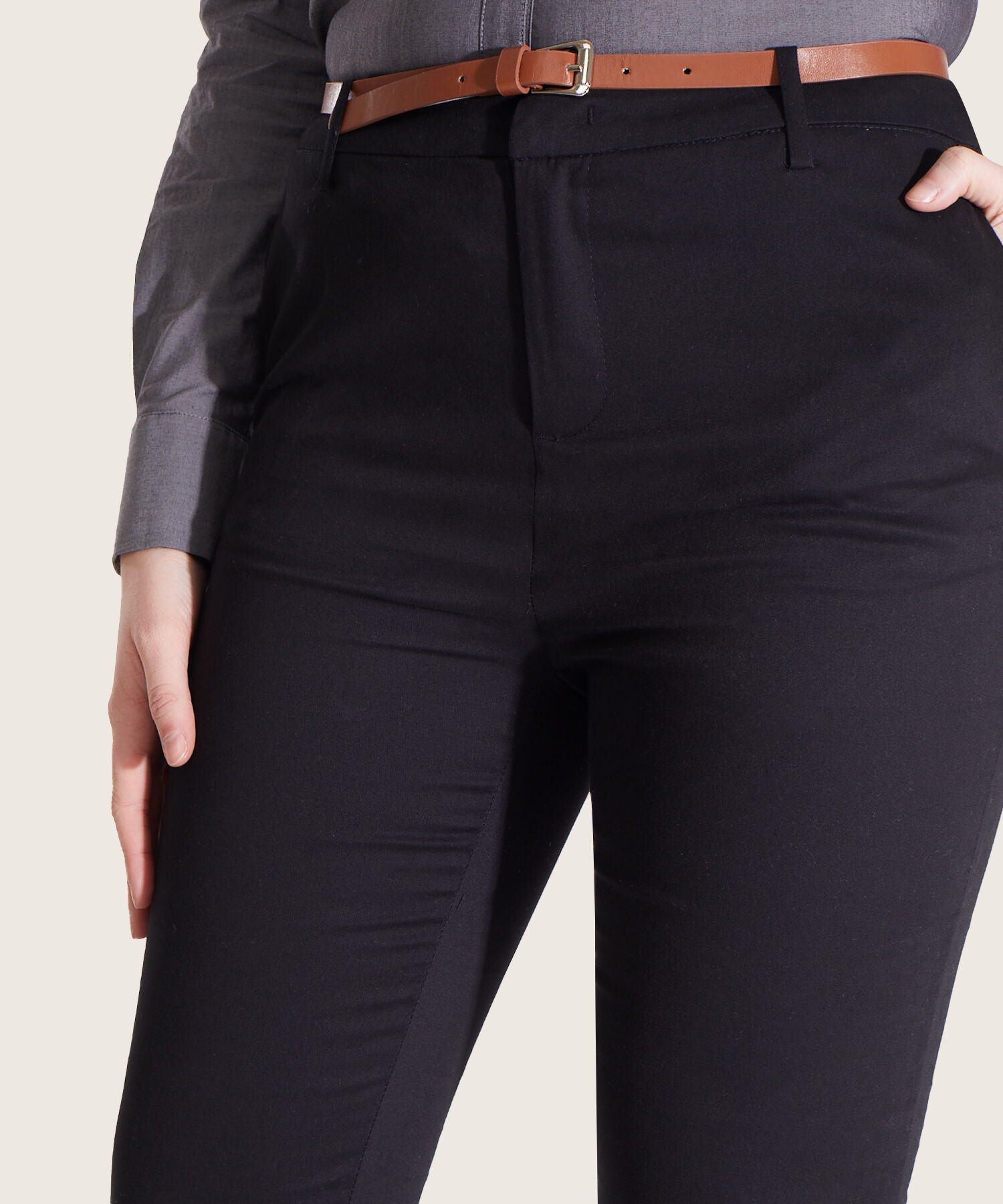 Pantalon Chino Unicolor Con Cinturon