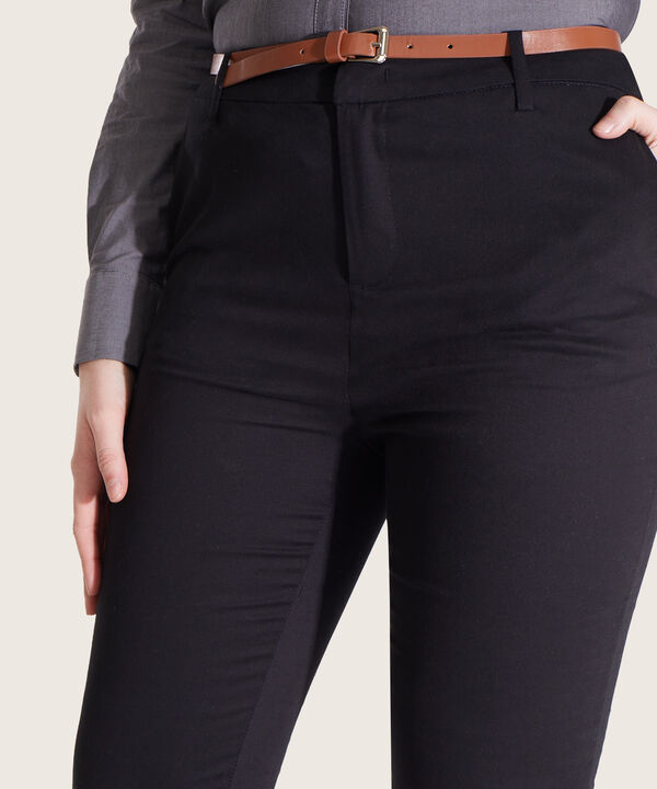 Pantalon Chino Unicolor Con Cinturon
