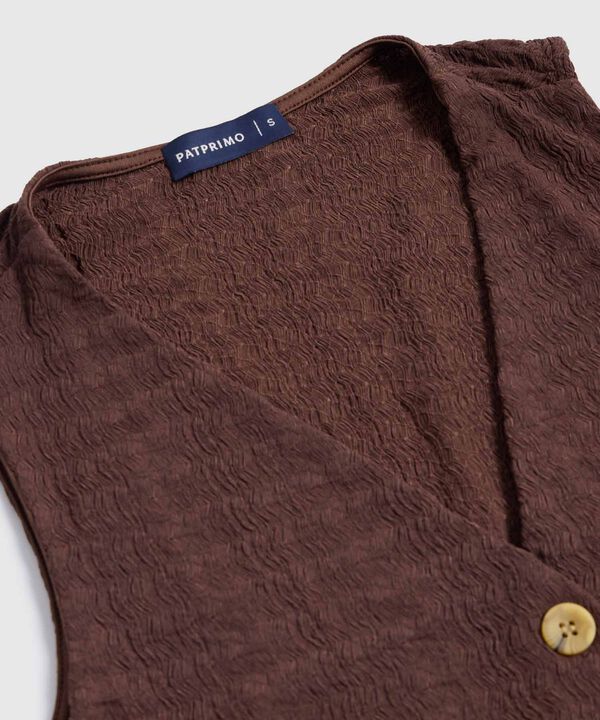 Chaleco Texturizado con Botones de Contraste para Mujer