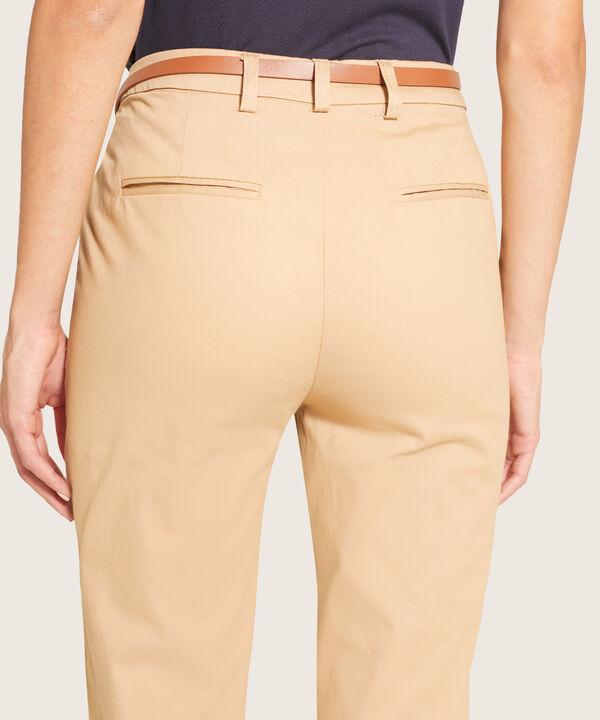 Pantalon Chino Unicolor Con Cinturon