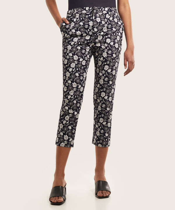 Pantalon Capri Con Bolsillos Laterales