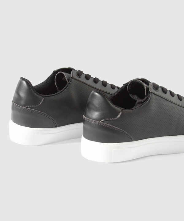 Tenis Casuales Tipo Cuero