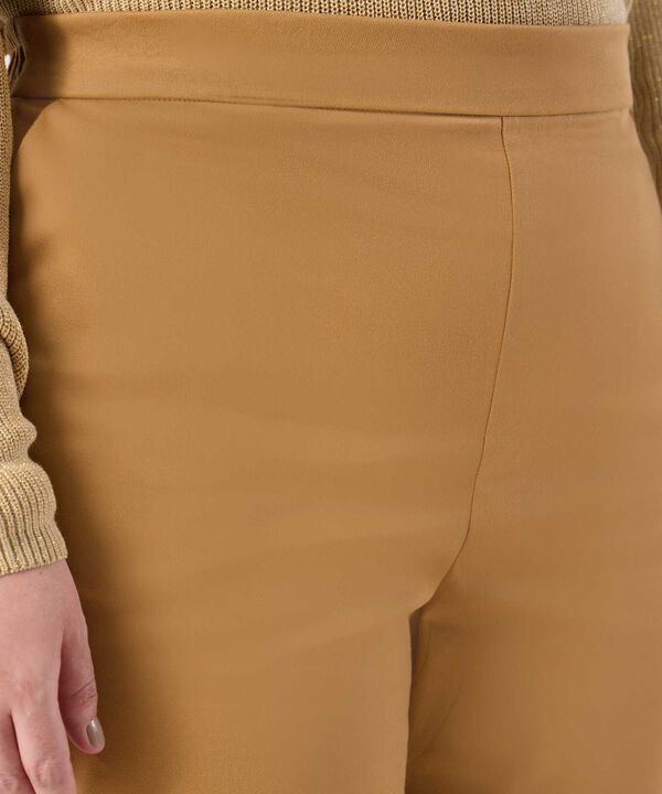 Pantalon unicolor para mujer Curvy image number null