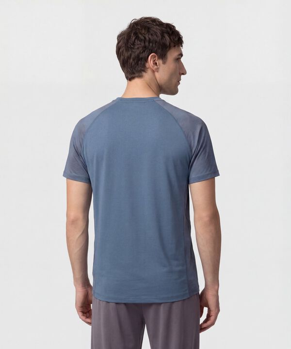 Camiseta Deportiva Con Detalle En Mangas 