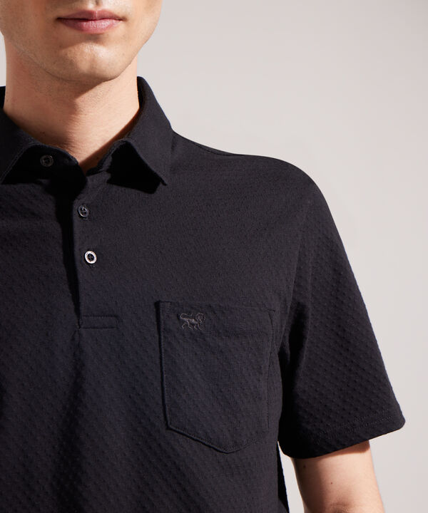 Polo Unicolor Textura Cuello Duro Con Bolsillo Y Silueta Regular Fit, Linea Moda Morocco image number null