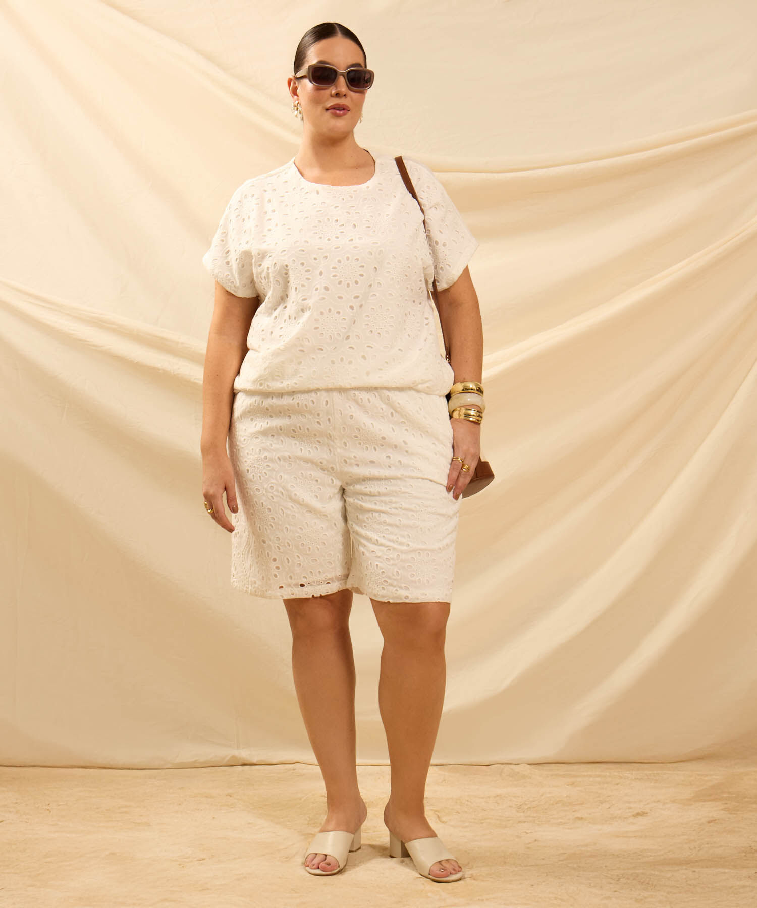 Blusa de Manga Corta en Ojalillo para Mujer Curvy