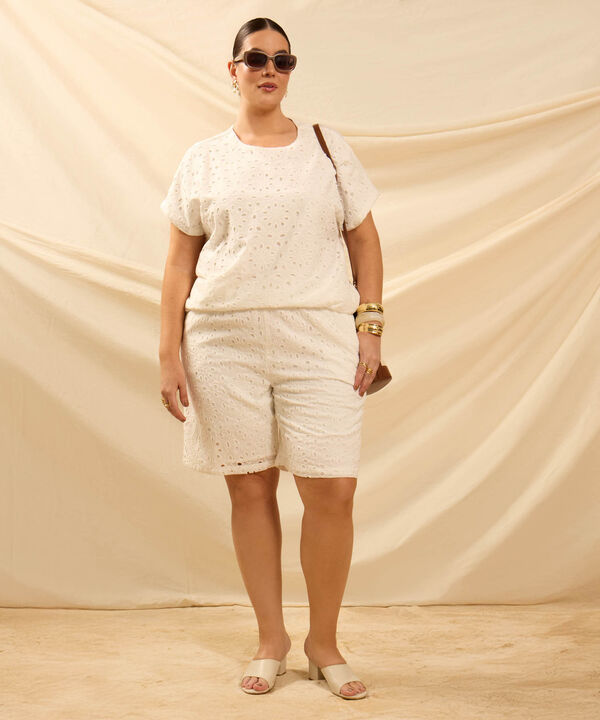 Blusa de Manga Corta en Ojalillo para Mujer Curvy