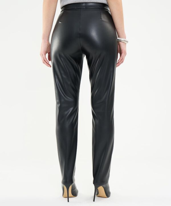 pantalón en Efecto Cuero