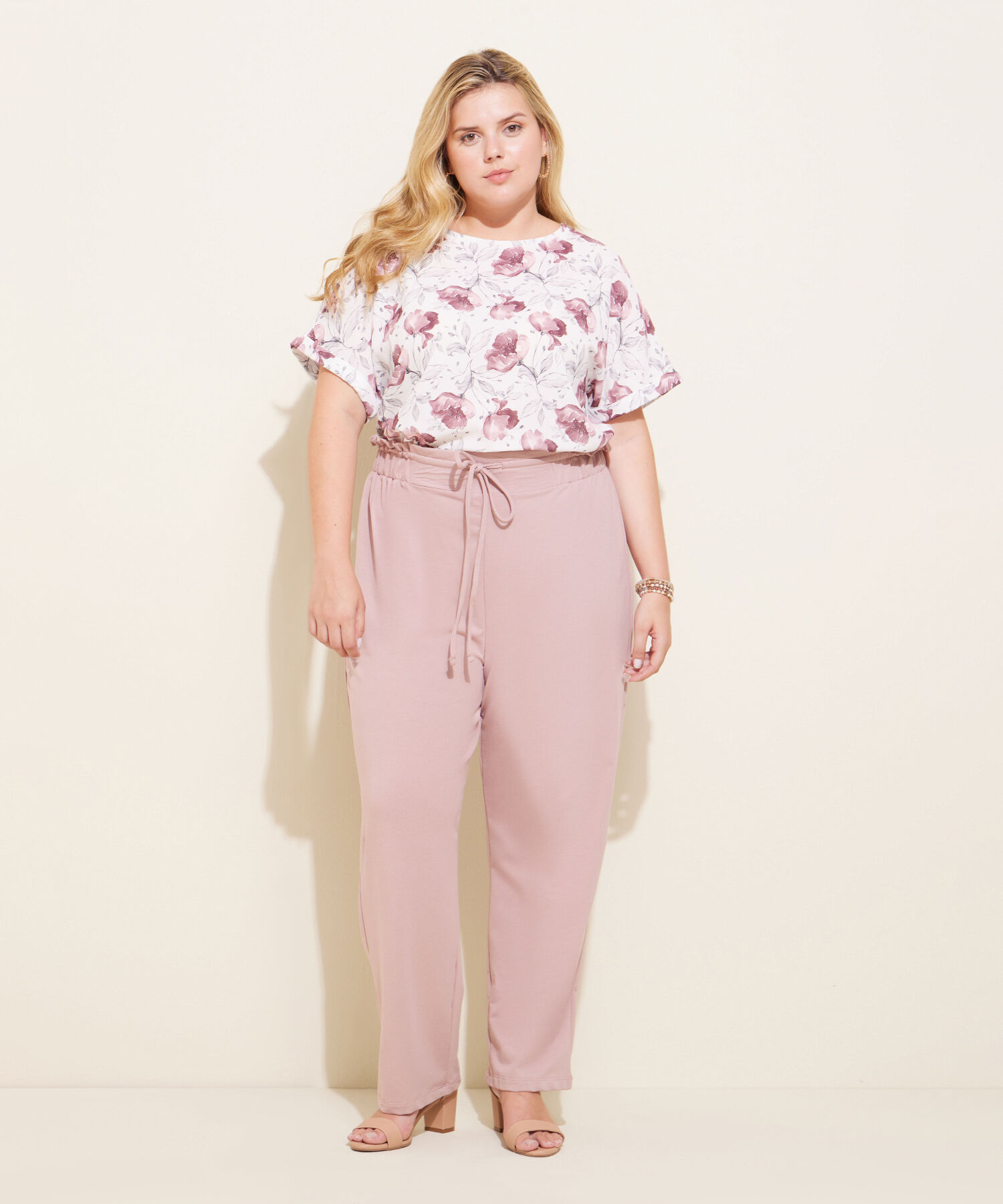 Pantalón Unicolor, Bota Recta Con Tiro Alto, Cintura Elástica, Cordón Ajustable Y Silueta Fluida