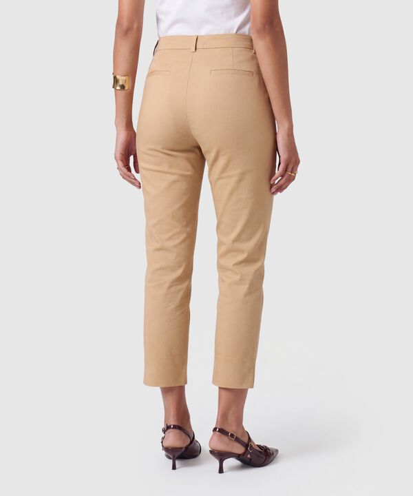 Pantal&oacute;n Capri Con Abertura Para Mujer