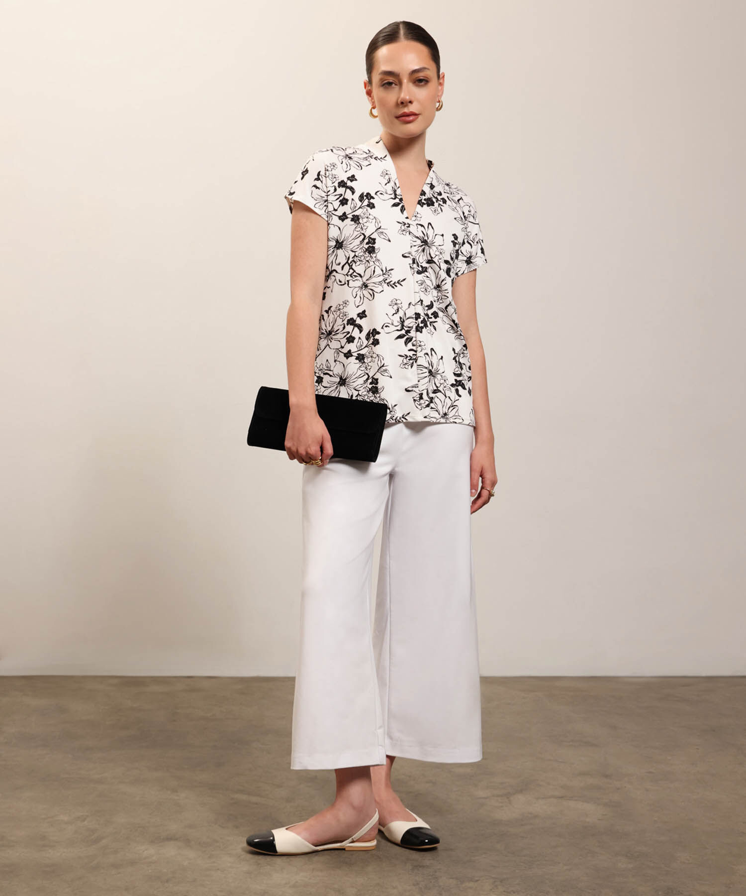 Camiseta cuello mao estampada 