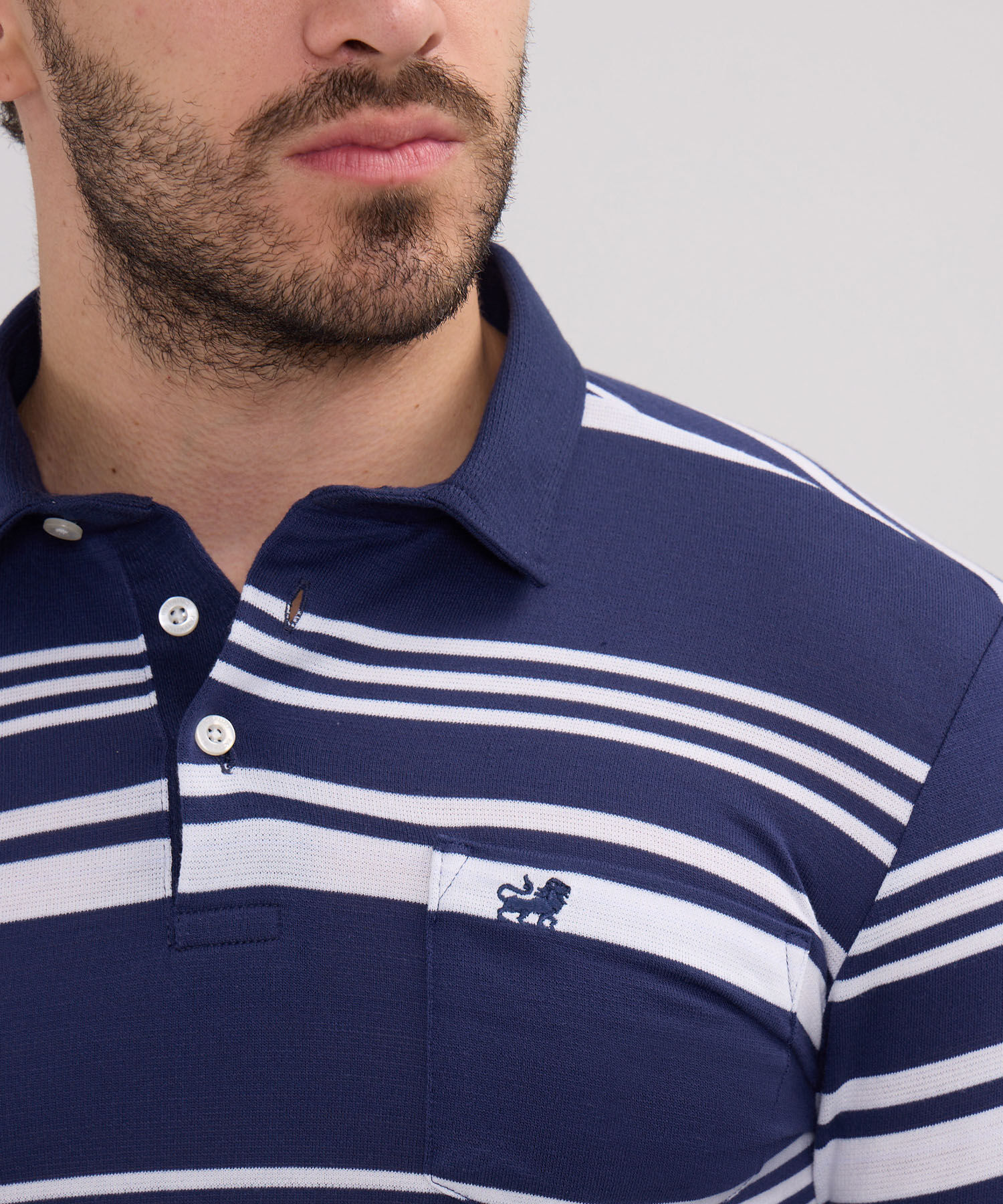 Polo Estampada Cuello Y Puños Tejidos Con Bolsillo