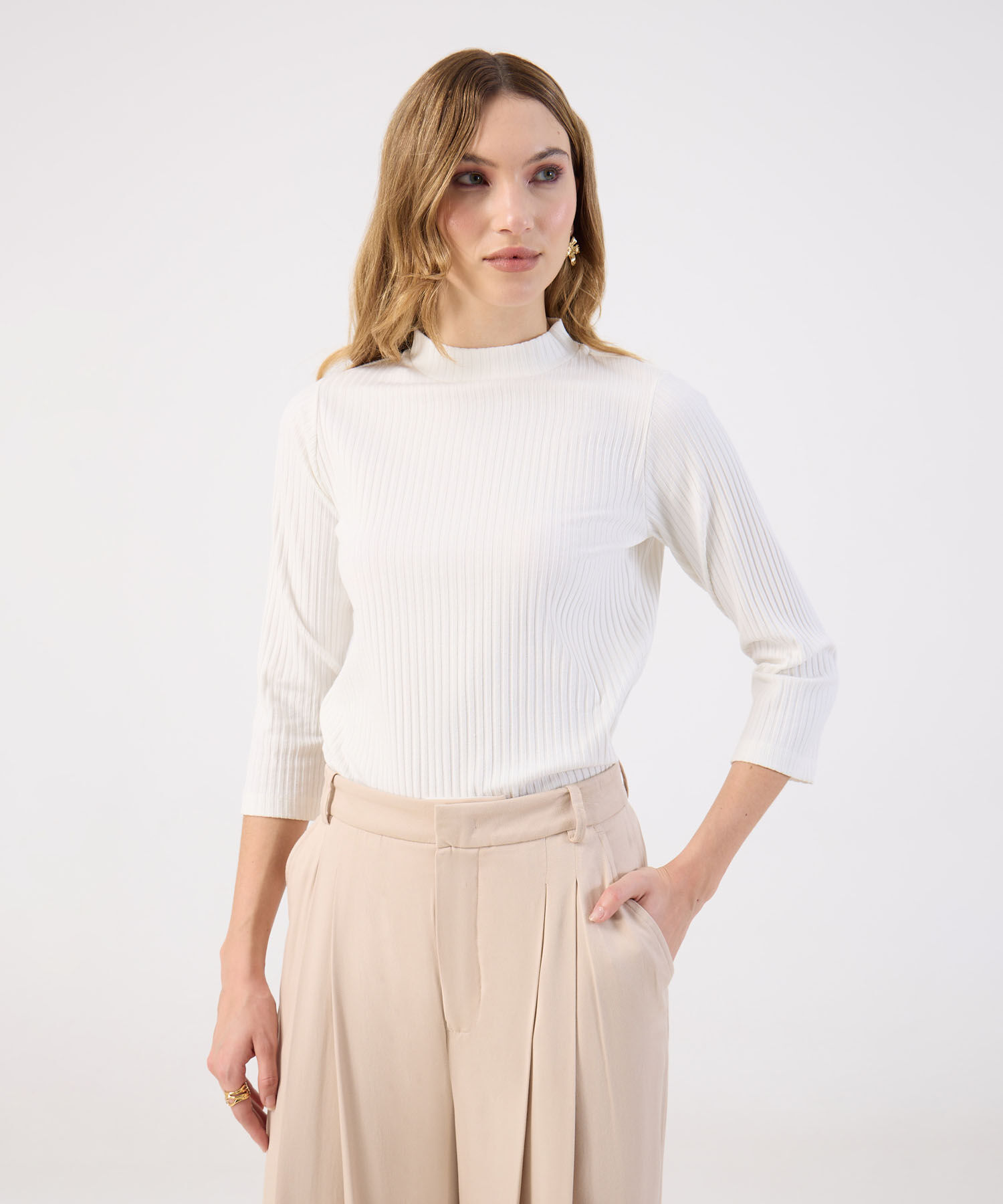 Blusa Para Mujer Cuello Alto Manga Tres Cuartos Acanalada