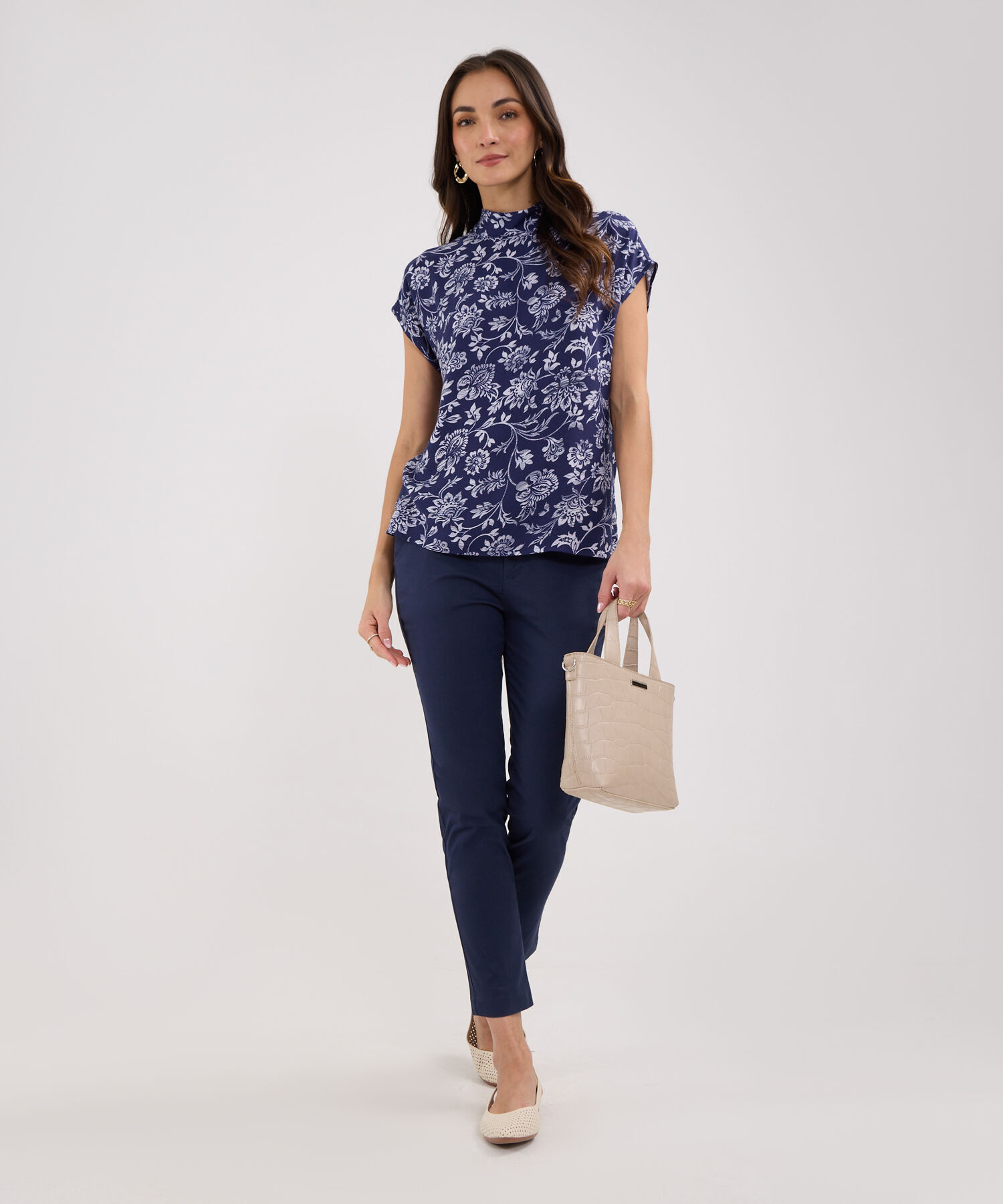 Blusa Estampada, Manga Corta, Cuello Alto, Silueta Fluida